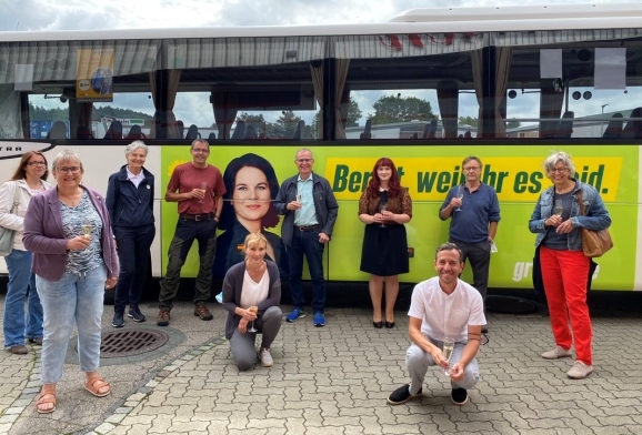 Annalena Baerbock und Agnieszka Brugger auf der Buslinie 30