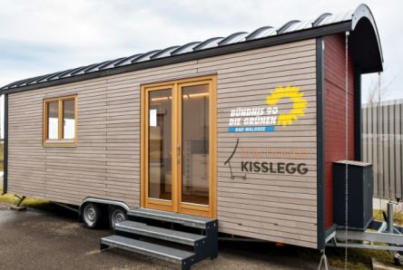 Grüne mit Tiny House beim Nachhaltigkeitstag
