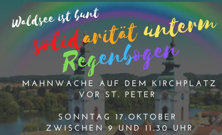 Regenbogen-Mahnwache auf dem Kirchplatz